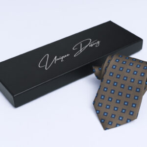 Corbata de seda marrón